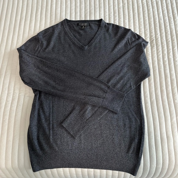Banana Republic Men’s Grey Lux V-neck sz S - Picture 1 of 6